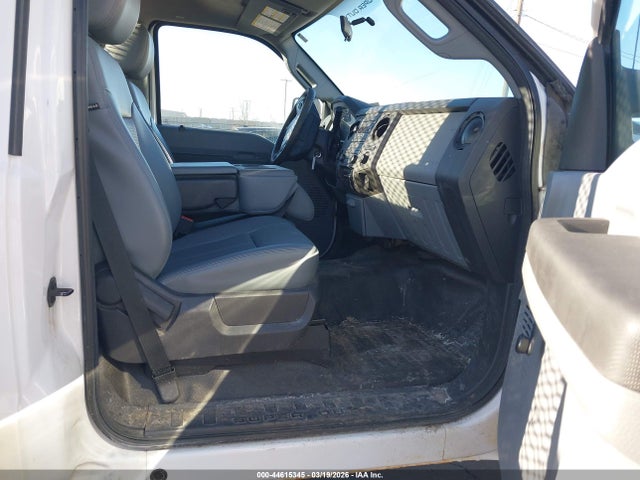 Ford F-350 Chassis Xl 2015 1FDRF3H6XFED44524 Image 5