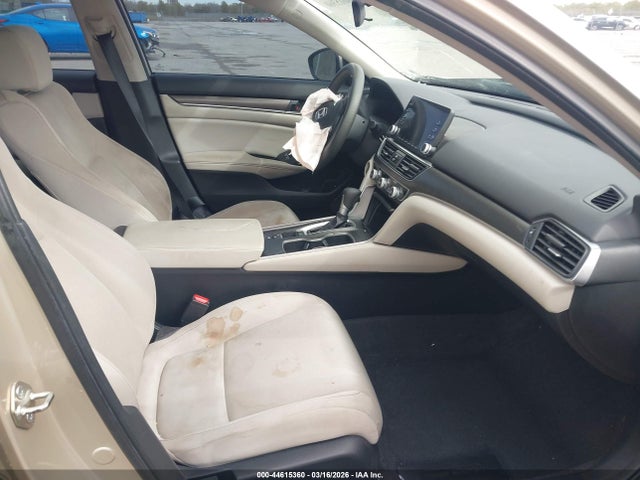 44615360 :رقم المزاد ، 1HGCV1F17JA232323 vin ، 2018 Honda Accord Lx مزاد بيع