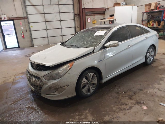 Hyundai Sonata Hybrid Limited 2015 KMHEC4A47FA121242 Image 2