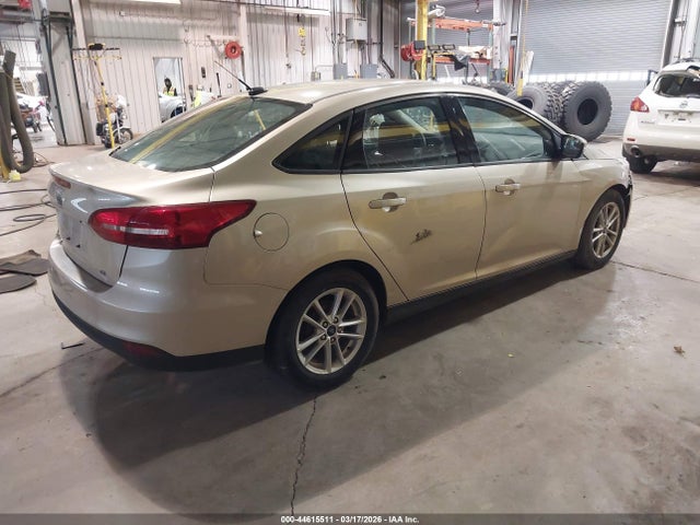 Ford FOCUS SE 2017 1FADP3F28HL328175 Image 4