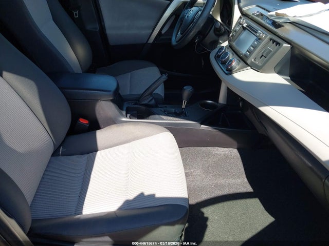 44615674 :رقم المزاد ، JTMZFREV2FJ035995 vin ، 2015 Toyota Rav4 Le مزاد بيع