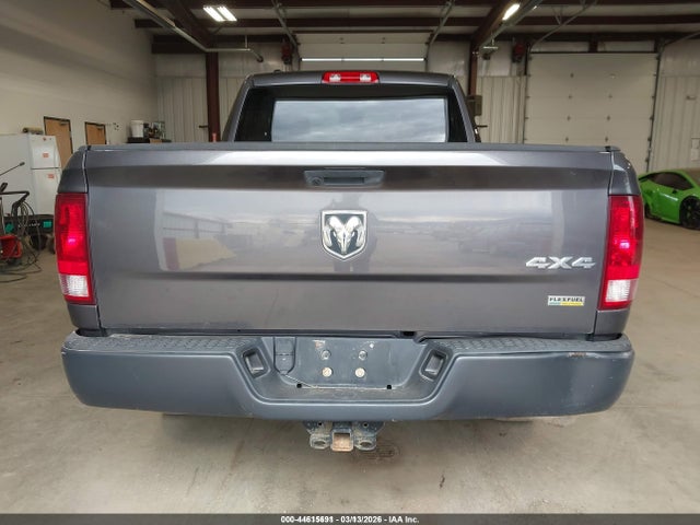 1C6RR7FG9KS629524 RAM 1500 Classic Tradesman 4x4 6&#039;4 Box
