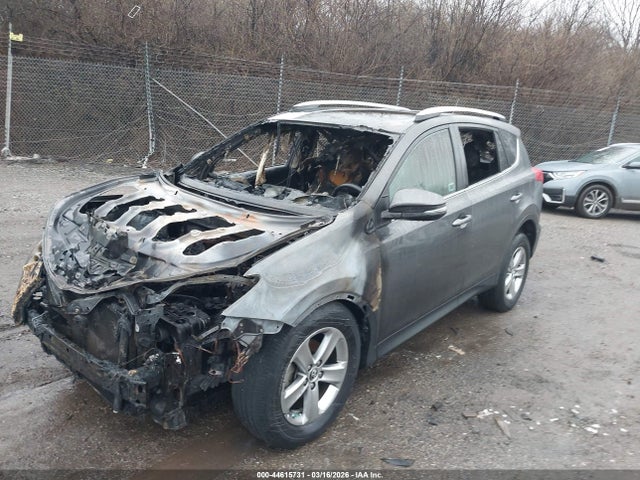 2T3WFREV6FW135196 Toyota Rav4 Xle
