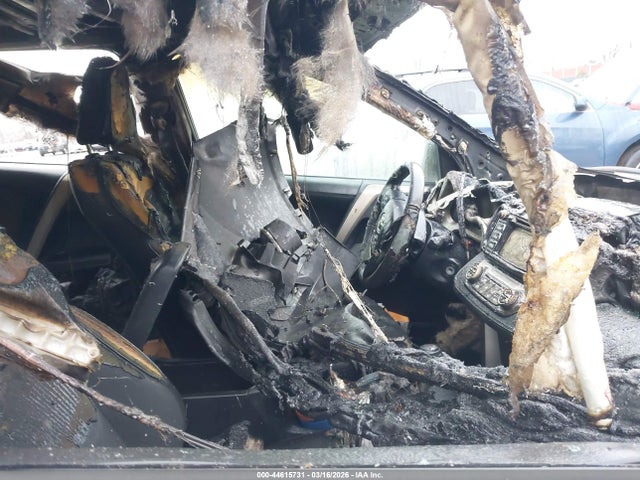2T3WFREV6FW135196 Toyota Rav4 Xle