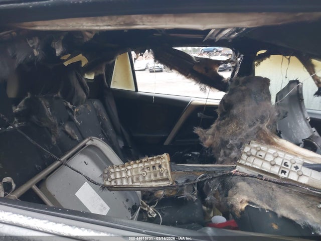 2T3WFREV6FW135196 Toyota Rav4 Xle