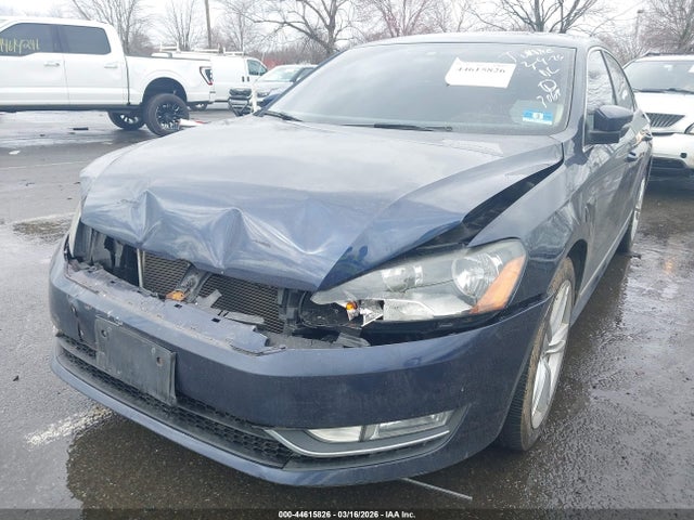 2015 Volkswagen Passat 1.8t Se მანქანა იყიდება აუქციონზე, vin: 1VWBT7A38FC003069, აუქციონის ნომერი: 44615826