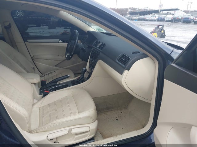 2015 Volkswagen Passat 1.8t Se მანქანა იყიდება აუქციონზე, vin: 1VWBT7A38FC003069, აუქციონის ნომერი: 44615826