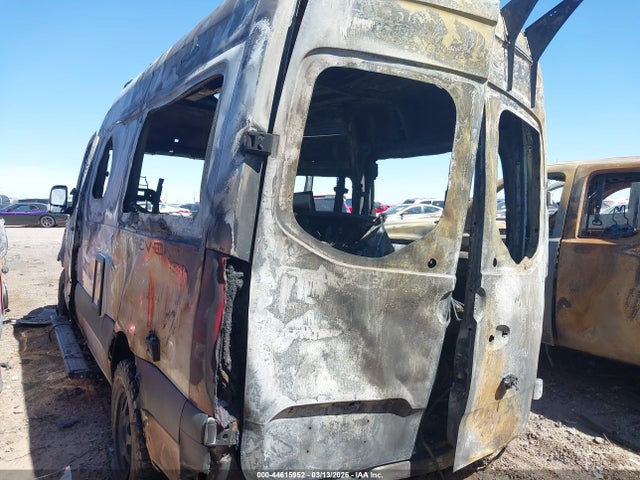 44615952 :رقم المزاد ، W1W4EBVY8MP415890 vin ، 2021 Mercedes-benz Sprinter 2500 Standard Roof V6 مزاد بيع