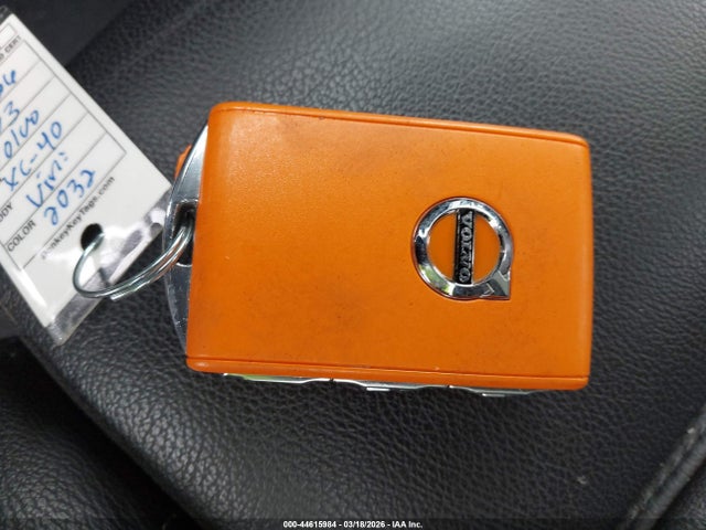 2023 VOLVO XC40 YV4L12UE5P2952032 Photo 10