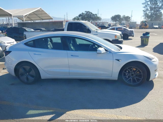 Продажа на аукционе авто 2018 Tesla Model 3, vin: 5YJ3E1EA6JF019659, номер лота: 44616015