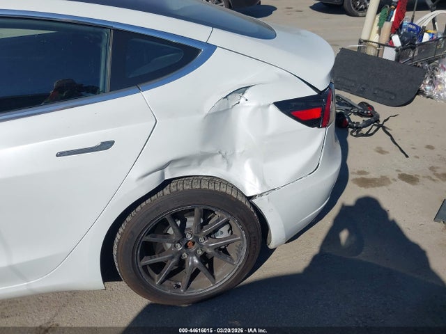 Продажа на аукционе авто 2018 Tesla Model 3, vin: 5YJ3E1EA6JF019659, номер лота: 44616015