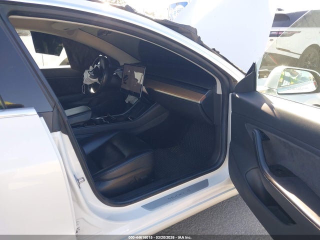 Продажа на аукционе авто 2018 Tesla Model 3, vin: 5YJ3E1EA6JF019659, номер лота: 44616015