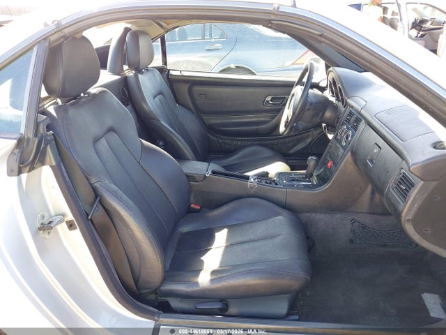 1999 MERCEDES-BENZ SLK 230 WDBKK47FXXF086699 Photo 4
