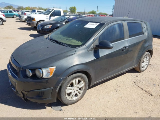 Chevrolet Sonic Lt Auto 2015 1G1JC6SH1F4201059 Image 2