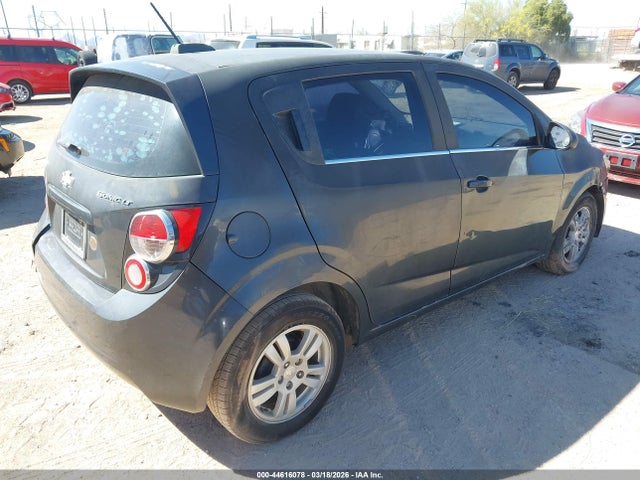 Chevrolet Sonic Lt Auto 2015 1G1JC6SH1F4201059 Image 4
