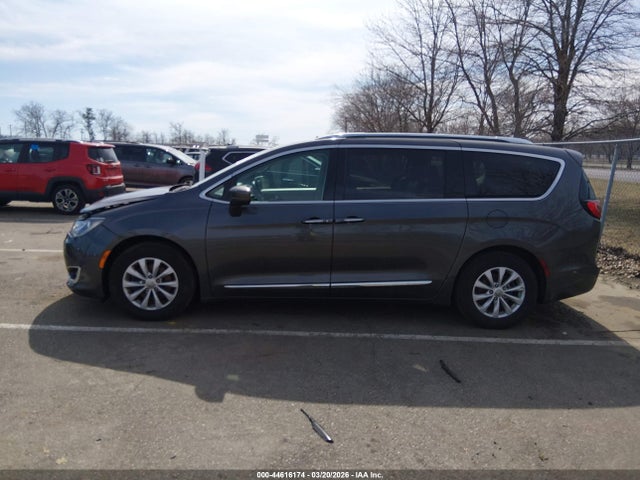 Продаж на аукціоні авто 2018 Chrysler Pacifica Touring L, vin: 2C4RC1BG8JR353351, номер лоту: 44616174