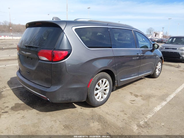 Продаж на аукціоні авто 2018 Chrysler Pacifica Touring L, vin: 2C4RC1BG8JR353351, номер лоту: 44616174
