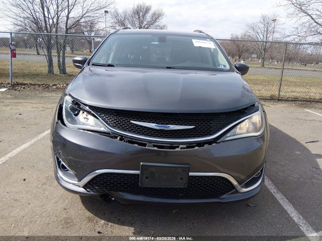 Продаж на аукціоні авто 2018 Chrysler Pacifica Touring L, vin: 2C4RC1BG8JR353351, номер лоту: 44616174