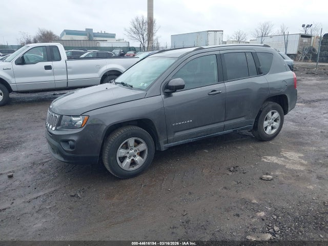 Jeep Compass Latitude 2016 1C4NJCEA9GD744768 Image 2