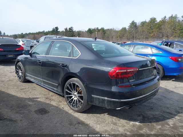 1VWDT7A3XHC057064 Volkswagen Passat 1.8t R-line
