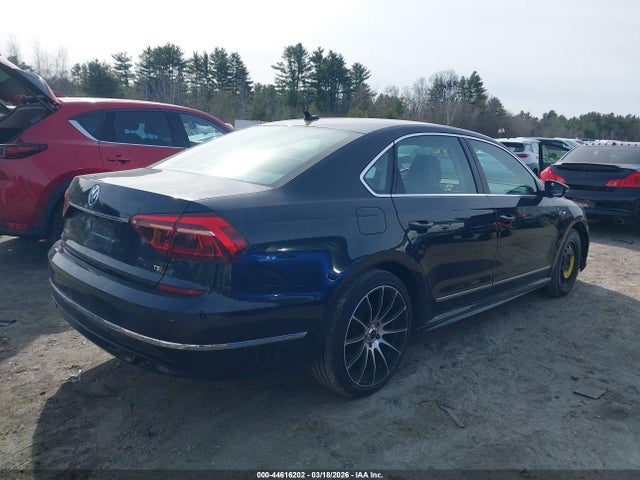 1VWDT7A3XHC057064 Volkswagen Passat 1.8t R-line