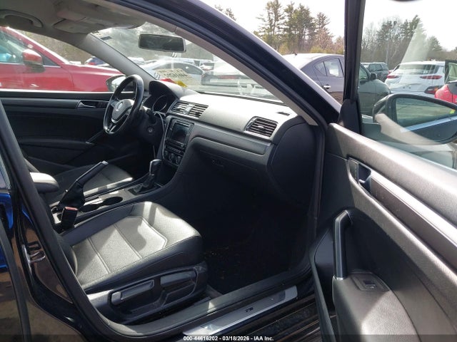 1VWDT7A3XHC057064 Volkswagen Passat 1.8t R-line