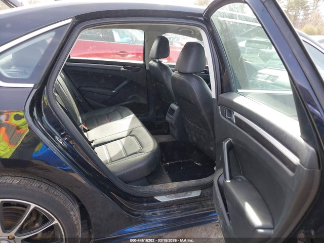 1VWDT7A3XHC057064 Volkswagen Passat 1.8t R-line