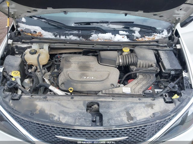 2017 Chrysler Pacifica Touring მანქანა იყიდება აუქციონზე, vin: 2C4RC1DG9HR587747, აუქციონის ნომერი: 44616281