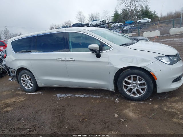 2017 Chrysler Pacifica Touring მანქანა იყიდება აუქციონზე, vin: 2C4RC1DG9HR587747, აუქციონის ნომერი: 44616281