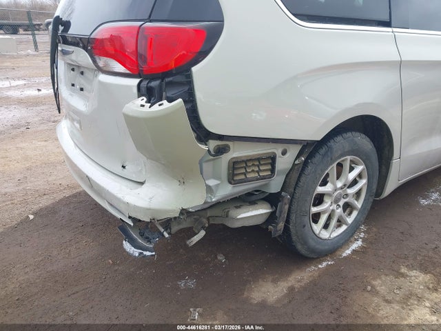 2017 Chrysler Pacifica Touring მანქანა იყიდება აუქციონზე, vin: 2C4RC1DG9HR587747, აუქციონის ნომერი: 44616281
