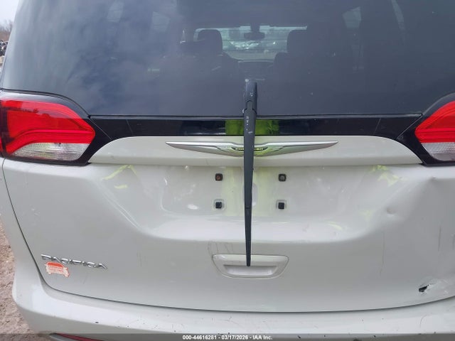 2017 Chrysler Pacifica Touring მანქანა იყიდება აუქციონზე, vin: 2C4RC1DG9HR587747, აუქციონის ნომერი: 44616281