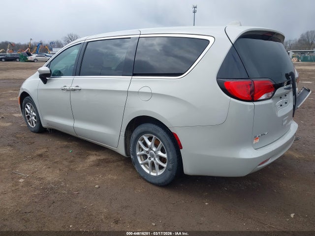 2017 Chrysler Pacifica Touring მანქანა იყიდება აუქციონზე, vin: 2C4RC1DG9HR587747, აუქციონის ნომერი: 44616281