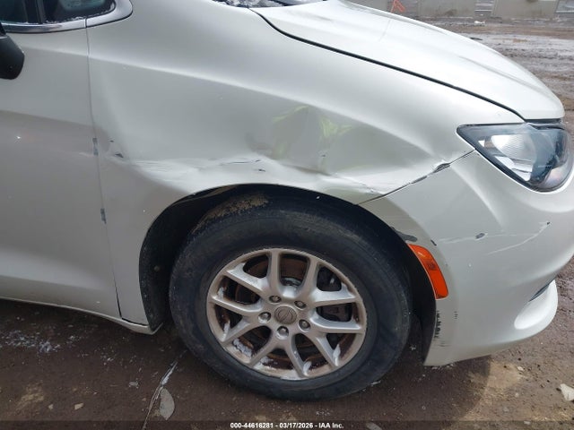 2017 Chrysler Pacifica Touring მანქანა იყიდება აუქციონზე, vin: 2C4RC1DG9HR587747, აუქციონის ნომერი: 44616281