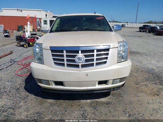 44616315 :رقم المزاد ، 1GYS3AEF7BR376982 vin ، 2011 Cadillac Escalade Standard مزاد بيع