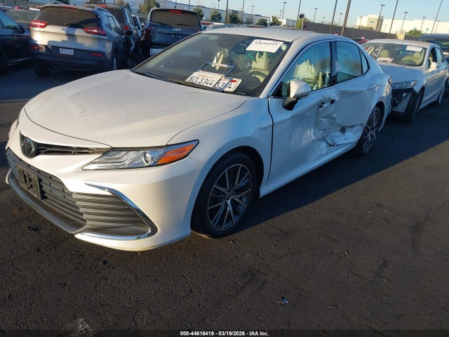 4T1F11AK3NU010403 Toyota CAMRY XLE