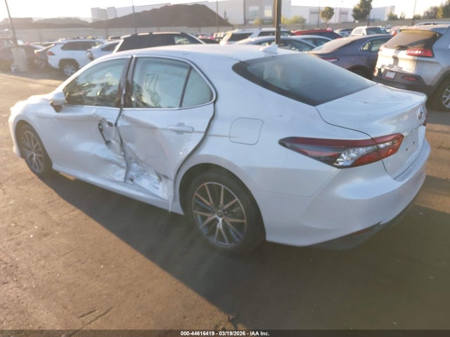 4T1F11AK3NU010403 Toyota CAMRY XLE