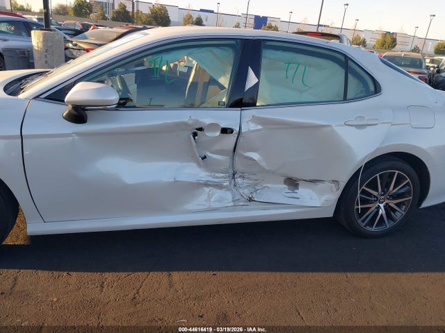4T1F11AK3NU010403 Toyota CAMRY XLE