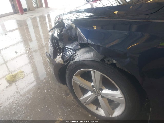 2013 Volkswagen Passat 2.0l Tdi Se მანქანა იყიდება აუქციონზე, vin: 1VWBN7A37DC139748, აუქციონის ნომერი: 44616425