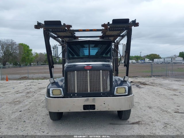 44616477 :رقم المزاد ، 2NPNLZ9X21M564263 vin ، 2001 Peterbilt 330 مزاد بيع