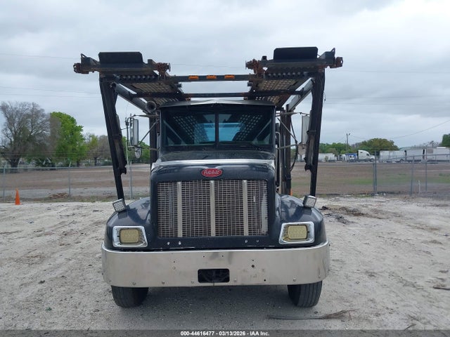 44616477 :رقم المزاد ، 2NPNLZ9X21M564263 vin ، 2001 Peterbilt 330 مزاد بيع