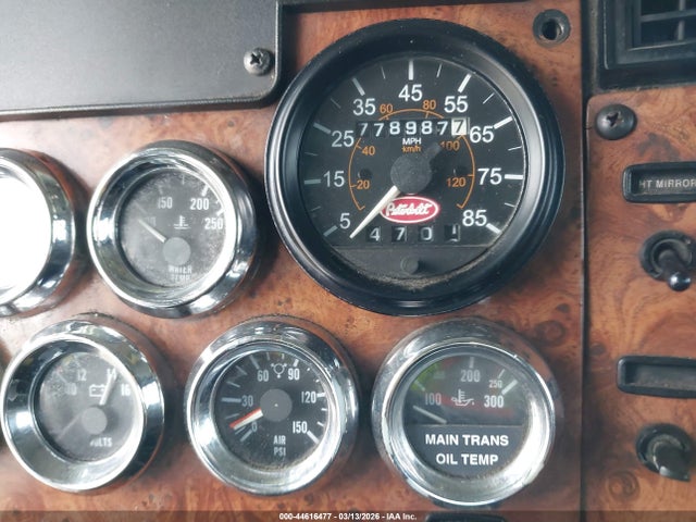 44616477 :رقم المزاد ، 2NPNLZ9X21M564263 vin ، 2001 Peterbilt 330 مزاد بيع