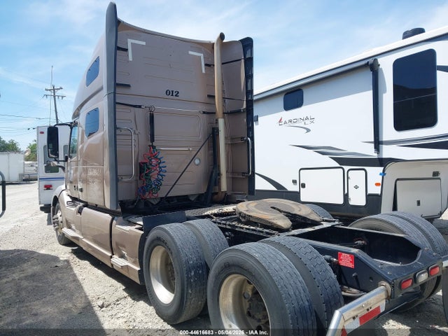 44616683 :رقم المزاد ، 4V4NC9EH9LN240515 vin ، 2020 Volvo Vnl مزاد بيع
