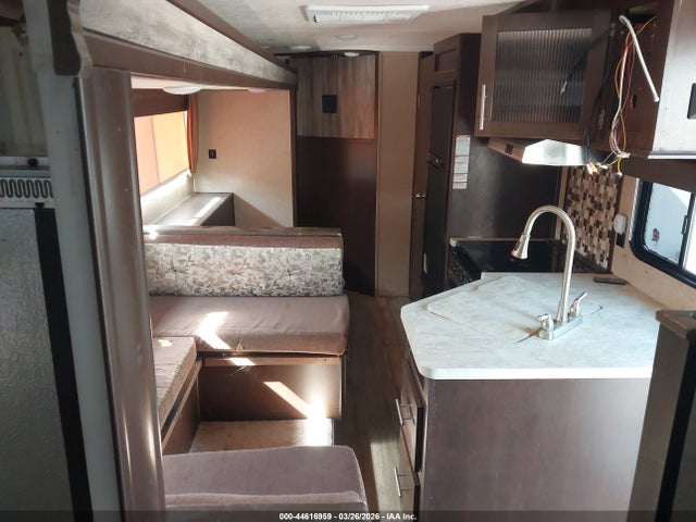 44616959 :رقم المزاد ، 4X4TCKE27JK044393 vin ، 2018 Forest River Grey Wolf مزاد بيع