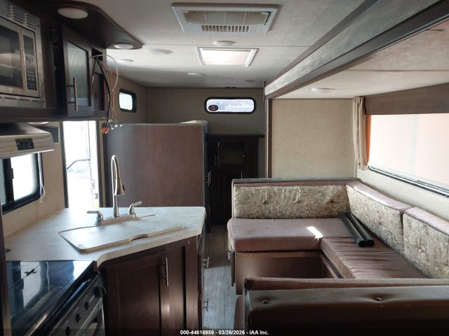 44616959 :رقم المزاد ، 4X4TCKE27JK044393 vin ، 2018 Forest River Grey Wolf مزاد بيع