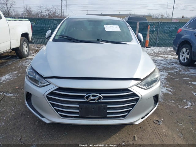 Продажа на аукционе авто 2018 Hyundai Elantra Se, vin: 5NPD74LF8JH395697, номер лота: 44617012