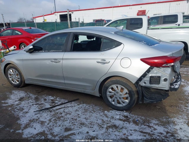 Продажа на аукционе авто 2018 Hyundai Elantra Se, vin: 5NPD74LF8JH395697, номер лота: 44617012