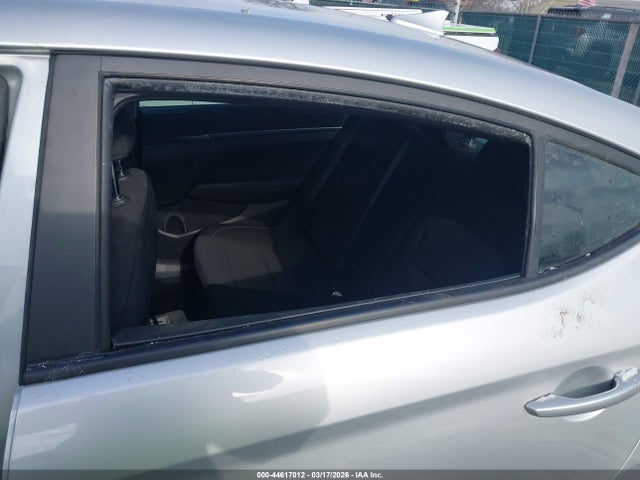 Продажа на аукционе авто 2018 Hyundai Elantra Se, vin: 5NPD74LF8JH395697, номер лота: 44617012