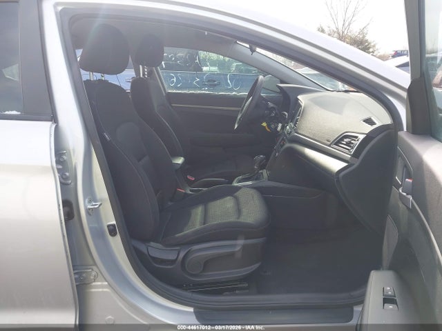 Продажа на аукционе авто 2018 Hyundai Elantra Se, vin: 5NPD74LF8JH395697, номер лота: 44617012