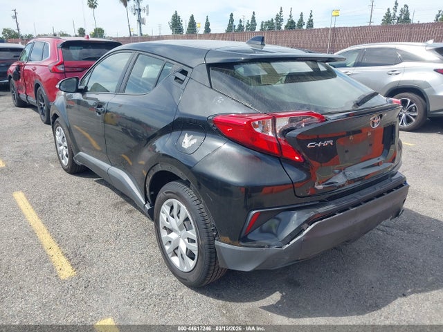 JTNKHMBX8K1050429 Toyota C-HR LE