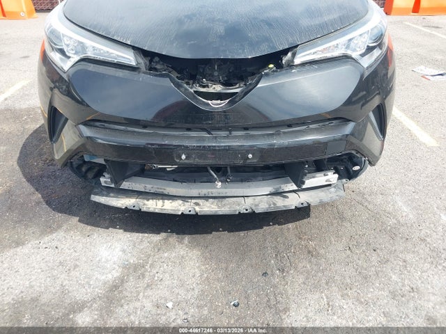 JTNKHMBX8K1050429 Toyota C-HR LE